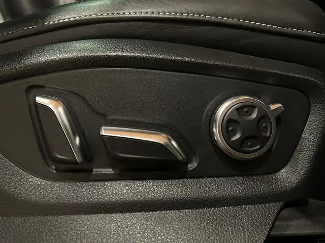 アウディ Ｑ７ 3．0TFSI クワトロ 道央・札幌 2018(平30)年 5.7万km グレイシアホワイトメタリック グレイシアホワイトメタリック/Sラインパッケージ/アダプティブエアサスペンション/パノラマサンルーフ/マトリクスLEDヘッドライト/21インチマットチタンルックポリッシュトAW/リアアシスタンスパッケージ/　・アウディサイドアシスト/　・アウディプレセンスリヤ/　・サイドエアバック/7シーターパッケージ/　・三列目シート/　・4ゾーンエアコン/　・前後シートヒーター/　・三ブラインド