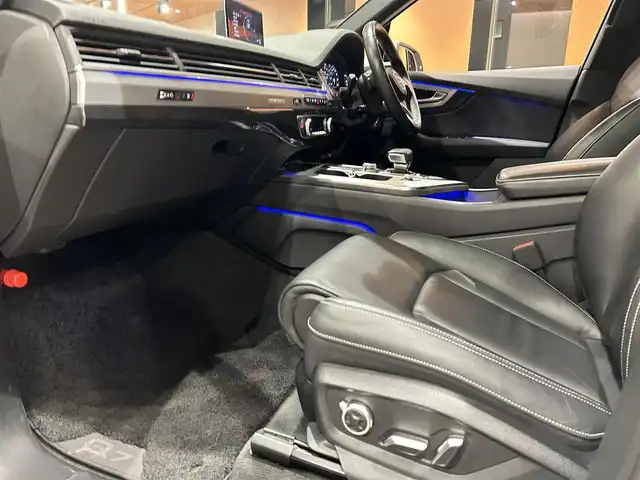 アウディ Ｑ７ 3．0TFSI クワトロ 道央・札幌 2018(平30)年 5.7万km グレイシアホワイトメタリック グレイシアホワイトメタリック/Sラインパッケージ/アダプティブエアサスペンション/パノラマサンルーフ/マトリクスLEDヘッドライト/21インチマットチタンルックポリッシュトAW/リアアシスタンスパッケージ/　・アウディサイドアシスト/　・アウディプレセンスリヤ/　・サイドエアバック/7シーターパッケージ/　・三列目シート/　・4ゾーンエアコン/　・前後シートヒーター/　・三ブラインド