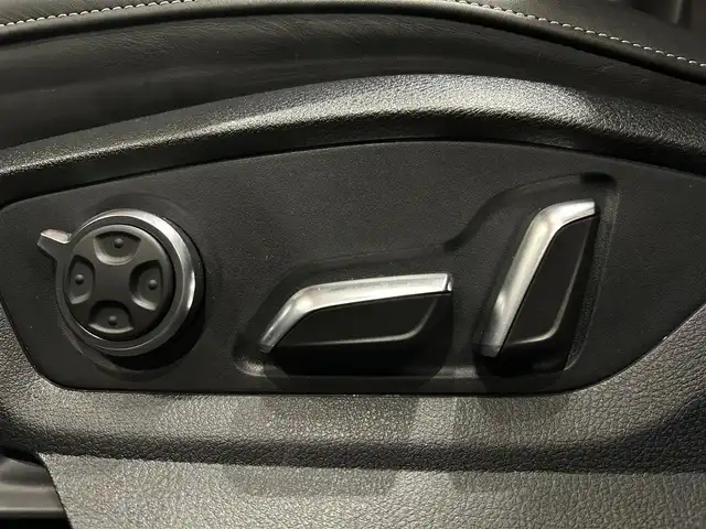 アウディ Ｑ７ 3．0TFSI クワトロ 道央・札幌 2018(平30)年 5.7万km グレイシアホワイトメタリック グレイシアホワイトメタリック/Sラインパッケージ/アダプティブエアサスペンション/パノラマサンルーフ/マトリクスLEDヘッドライト/21インチマットチタンルックポリッシュトAW/リアアシスタンスパッケージ/　・アウディサイドアシスト/　・アウディプレセンスリヤ/　・サイドエアバック/7シーターパッケージ/　・三列目シート/　・4ゾーンエアコン/　・前後シートヒーター/　・三ブラインド
