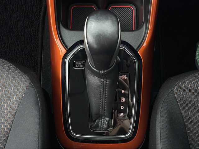 スズキ イグニス ハイブリッド MZ 秋田県 2016(平28)年 6.7万km ピュアホワイトP 4WD/社外ナビ/(FM/AM/Bluetooth/フルセグTV/DVD/CD)/バックカメラ/衝突軽減装置/横滑り防止装置/レーンキープアシスト/ダウンヒルアシスト/クルーズコントロール/ETC/ステアリングリモコン/パドルシフト/LEDヘッドライト/フォグランプ/オートライト/革巻きステアリング/電動格納ミラー/ウィンカーミラー/スマートキー/スペアキー/プッシュスタート/社外アルミホイール/純正フロアマット/ドアバイザー/社外マフラー/社外車高調