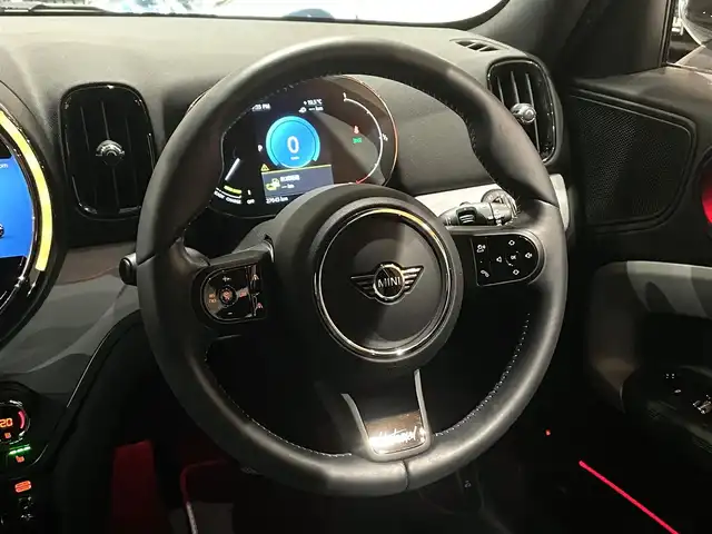 ＭＩＮＩ ＢＭＷ ミニ クロスオーバー クーパー S E オール4アンテイムドED 道央・札幌 2022(令4)年 2.8万km モメンタムグレー 特別仕様車/　・MINI Yoursレザーラウンジハイランドグリーン/　・専用18インチアロイホイール/　・専用サイドスカットル/　・専用サイドストライプ/Apple CarPlay/USB/BT/バックカメラ/PDC/パーキングアシスト/ACC/ドライビングアシスト/マルチディスプレイメーターパネル/LEDヘッドライト/電動リアゲート