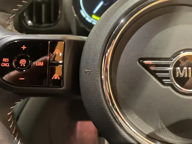 ＭＩＮＩ ＢＭＷ ミニ クロスオーバー クーパー S E オール4アンテイムドED 道央・札幌 2022(令4)年 2.8万km モメンタムグレー 特別仕様車/　・MINI Yoursレザーラウンジハイランドグリーン/　・専用18インチアロイホイール/　・専用サイドスカットル/　・専用サイドストライプ/Apple CarPlay/USB/BT/バックカメラ/PDC/パーキングアシスト/ACC/ドライビングアシスト/マルチディスプレイメーターパネル/LEDヘッドライト/電動リアゲート