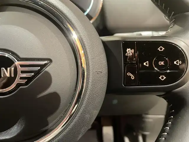 ＭＩＮＩ ＢＭＷ ミニ クロスオーバー クーパー S E オール4アンテイムドED 道央・札幌 2022(令4)年 2.8万km モメンタムグレー 特別仕様車/　・MINI Yoursレザーラウンジハイランドグリーン/　・専用18インチアロイホイール/　・専用サイドスカットル/　・専用サイドストライプ/Apple CarPlay/USB/BT/バックカメラ/PDC/パーキングアシスト/ACC/ドライビングアシスト/マルチディスプレイメーターパネル/LEDヘッドライト/電動リアゲート