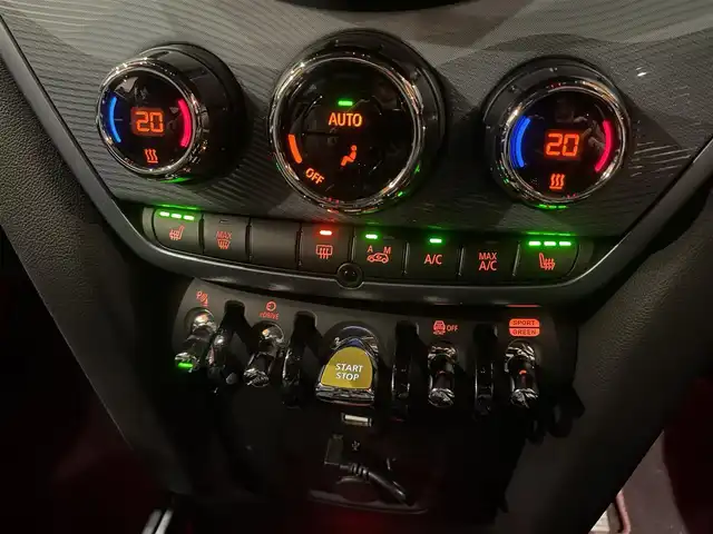 ＭＩＮＩ ＢＭＷ ミニ クロスオーバー クーパー S E オール4アンテイムドED 道央・札幌 2022(令4)年 2.8万km モメンタムグレー 特別仕様車/　・MINI Yoursレザーラウンジハイランドグリーン/　・専用18インチアロイホイール/　・専用サイドスカットル/　・専用サイドストライプ/Apple CarPlay/USB/BT/バックカメラ/PDC/パーキングアシスト/ACC/ドライビングアシスト/マルチディスプレイメーターパネル/LEDヘッドライト/電動リアゲート