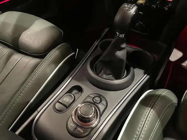 ＭＩＮＩ ＢＭＷ ミニ クロスオーバー クーパー S E オール4アンテイムドED 道央・札幌 2022(令4)年 2.8万km モメンタムグレー 特別仕様車/　・MINI Yoursレザーラウンジハイランドグリーン/　・専用18インチアロイホイール/　・専用サイドスカットル/　・専用サイドストライプ/Apple CarPlay/USB/BT/バックカメラ/PDC/パーキングアシスト/ACC/ドライビングアシスト/マルチディスプレイメーターパネル/LEDヘッドライト/電動リアゲート