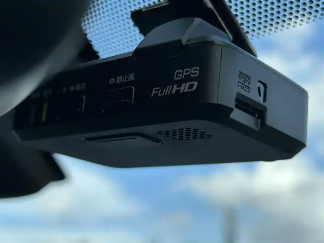 日産 エクストレイル ハイブリッド 20Xi 福岡県 2018(平30)年 7.2万km ホワイト ・純正ナビ（フルセグTV/DVD/Bluetooth）/・バックカメラ/・デジタルインナーミラー/・ETC/・ドライブレコーダー/・オートバックドア/・横滑り防止装置/・車両接近通報装置/・ドアミラーヒーター/・フォグランプ/・デュアルオートエアコン/・電動パーキングブレーキ/・電動格納ミラー/・LEDヘッドライト/・純正エアロ（フロント・サイド・リアスポイラー）/・後席送風機