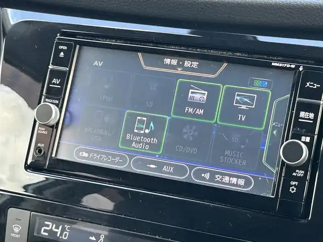 日産 エクストレイル ハイブリッド 20Xi 福岡県 2018(平30)年 7.2万km ホワイト ・純正ナビ（フルセグTV/DVD/Bluetooth）/・バックカメラ/・デジタルインナーミラー/・ETC/・ドライブレコーダー/・オートバックドア/・横滑り防止装置/・車両接近通報装置/・ドアミラーヒーター/・フォグランプ/・デュアルオートエアコン/・電動パーキングブレーキ/・電動格納ミラー/・LEDヘッドライト/・純正エアロ（フロント・サイド・リアスポイラー）/・後席送風機