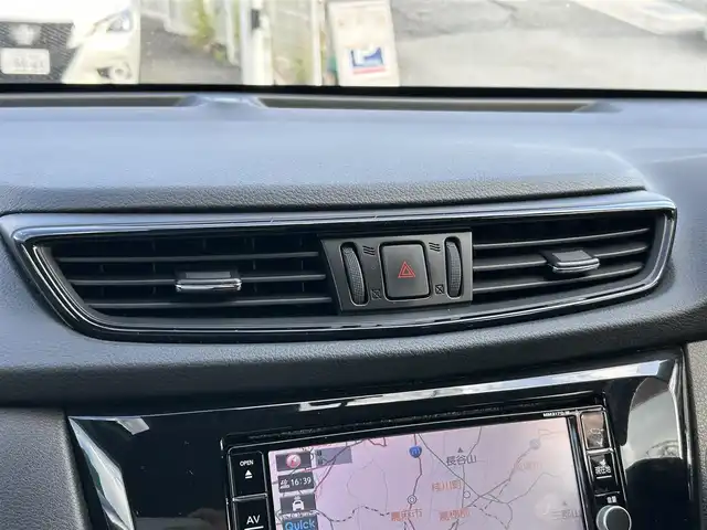 日産 エクストレイル ハイブリッド 20Xi 福岡県 2018(平30)年 7.2万km ホワイト ・純正ナビ（フルセグTV/DVD/Bluetooth）/・バックカメラ/・デジタルインナーミラー/・ETC/・ドライブレコーダー/・オートバックドア/・横滑り防止装置/・車両接近通報装置/・ドアミラーヒーター/・フォグランプ/・デュアルオートエアコン/・電動パーキングブレーキ/・電動格納ミラー/・LEDヘッドライト/・純正エアロ（フロント・サイド・リアスポイラー）/・後席送風機