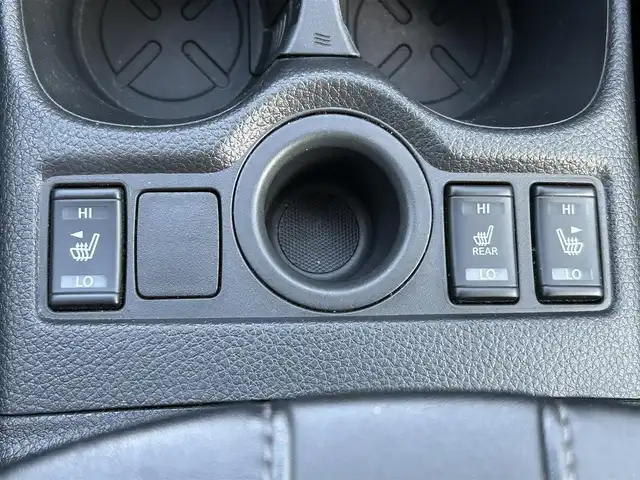 日産 エクストレイル ハイブリッド 20Xi 福岡県 2018(平30)年 7.2万km ホワイト ・純正ナビ（フルセグTV/DVD/Bluetooth）/・バックカメラ/・デジタルインナーミラー/・ETC/・ドライブレコーダー/・オートバックドア/・横滑り防止装置/・車両接近通報装置/・ドアミラーヒーター/・フォグランプ/・デュアルオートエアコン/・電動パーキングブレーキ/・電動格納ミラー/・LEDヘッドライト/・純正エアロ（フロント・サイド・リアスポイラー）/・後席送風機