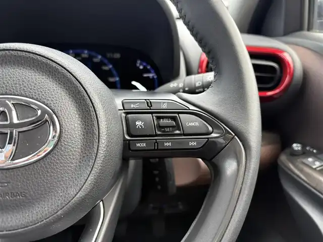 トヨタ ヤリスクロス ハイブリッド Z 栃木県 2021(令3)年 5.7万km ブラックマイカ/ホワイトパールクリスタルシャイン 2トーン トヨタセーフティセンス/トヨタチームメイト/・アドバンスドパーク/・パノラミックビューモニター/純正ナビ/フルセグTV/Bluetooth/USB/ハンズフリーパワーバックドア/アダプティブハイビームシステム/カラーヘッドアップディスプレイ/アクセサリーコンセント(AC100V/1500W)/ハーフレザーシート/D席パワーシート/前席シートヒーター/ステアリングリモコン/ビルトインETC/ドライブレコーダー