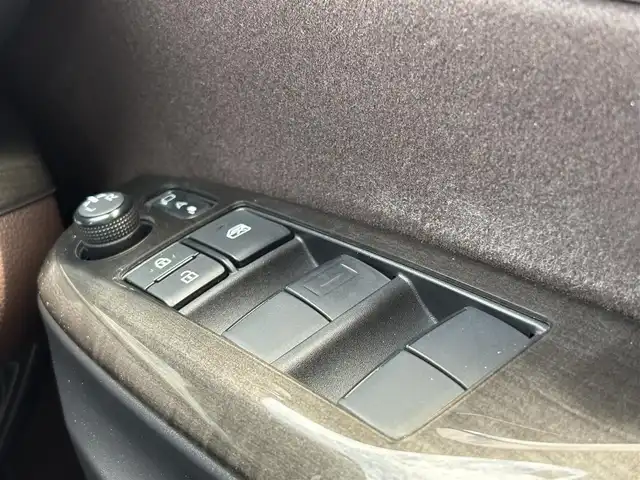 トヨタ ヤリスクロス ハイブリッド Z 栃木県 2021(令3)年 5.7万km ブラックマイカ/ホワイトパールクリスタルシャイン 2トーン トヨタセーフティセンス/トヨタチームメイト/・アドバンスドパーク/・パノラミックビューモニター/純正ナビ/フルセグTV/Bluetooth/USB/ハンズフリーパワーバックドア/アダプティブハイビームシステム/カラーヘッドアップディスプレイ/アクセサリーコンセント(AC100V/1500W)/ハーフレザーシート/D席パワーシート/前席シートヒーター/ステアリングリモコン/ビルトインETC/ドライブレコーダー