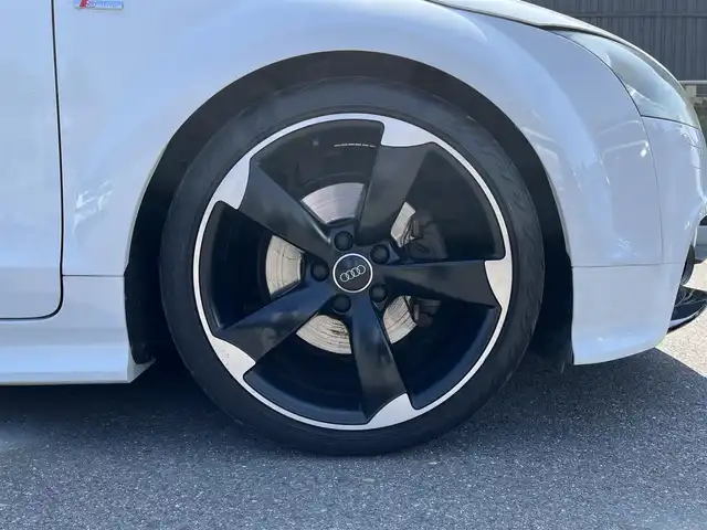 アウディ ＴＴクーペ 1．8 TFSI Sライン コンペティション 福島県 2014(平26)年 3.8万km グレイシアホワイトメタリック Sラインハーフレザーシート/専用ミラーカバー/専用19インチAW/専用リアスポイラー/純正ナビ/・CD/DVD/BT/フルセグTV/パドルシフト/ETC/オートヘッドライト /HIDヘッドライト/ステアリングスイッチ/リモコンキー/取扱説明書/保証書/スペアキー