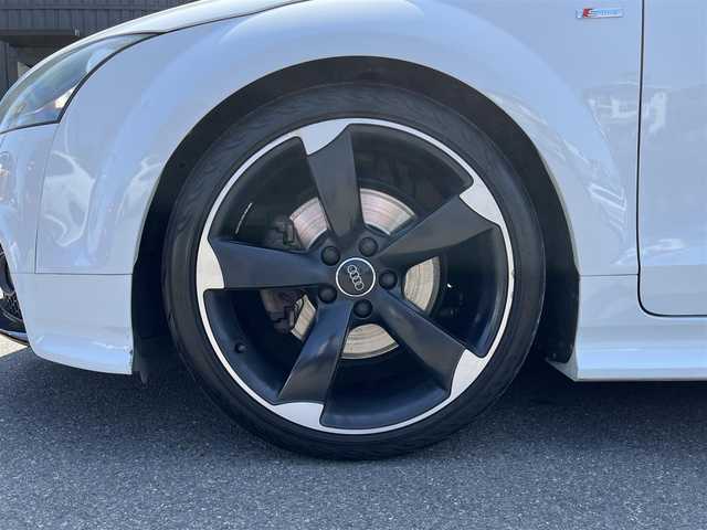 アウディ ＴＴクーペ 1．8 TFSI Sライン コンペティション 福島県 2014(平26)年 3.8万km グレイシアホワイトメタリック Sラインハーフレザーシート/専用ミラーカバー/専用19インチAW/専用リアスポイラー/純正ナビ/・CD/DVD/BT/フルセグTV/パドルシフト/ETC/オートヘッドライト /HIDヘッドライト/ステアリングスイッチ/リモコンキー/取扱説明書/保証書/スペアキー