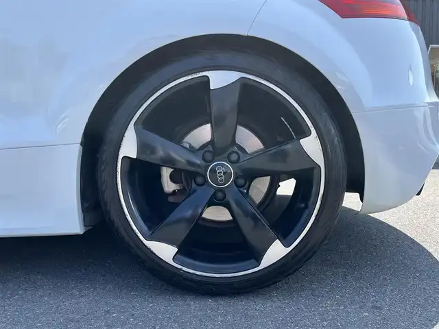 アウディ ＴＴクーペ 1．8 TFSI Sライン コンペティション 福島県 2014(平26)年 3.8万km グレイシアホワイトメタリック Sラインハーフレザーシート/専用ミラーカバー/専用19インチAW/専用リアスポイラー/純正ナビ/・CD/DVD/BT/フルセグTV/パドルシフト/ETC/オートヘッドライト /HIDヘッドライト/ステアリングスイッチ/リモコンキー/取扱説明書/保証書/スペアキー