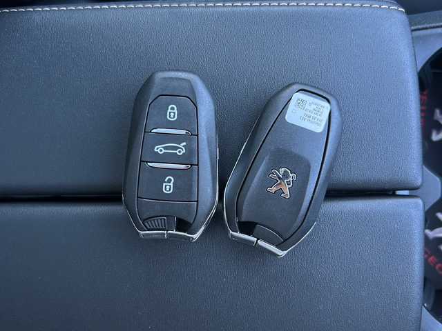 プジョー ３００８ GTライン ブルー HDi 佐賀県 2021(令3)年 5.2万km 青Ⅱ 純正ディスプレイオーディオ/USB/ワンオーナー/バックモニター/サンルーフ/追従機能付きクルーズコントロール/レーンキープアシスト/前後ドライブレコーダー/デジタルインナーミラー/ブラインドスポットモニター/前席シートヒーター/前席パワーシート/メモリシート/LEDオートライト／オートマチックハイビーム/オートエアコン/ルーフレール/パドルシフト/保証書/取扱説明書/点検記録簿(R3/R4)/スペアキー