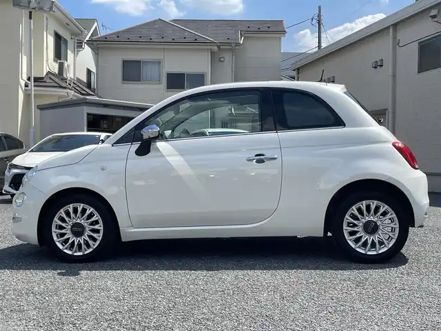 フィアット ５００ ツインエア ラウンジ 埼玉県 2019(平31)年 2.4万km 白 ・カラーコード：227　　/・排気量：900CC/・ディーラー記録簿R2.3.5年　R6（商品化センター記録有）/・ターボ車両/・スカイルーフ/・社外ナビ(AM/FM/CD/DVD/フルセグTV/BT/SD）/・バックカメラ/・前後ドライブレコーダー/・ETC/・ステアリングスイッチ/・HIDヘットライト/・フォグライト/・バックソナー/・純正15インチ/・純正マット/・取扱説明書/・保証書/・スペアキー×1