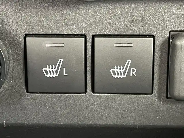 トヨタ ライズ Z 東京都 2020(令2)年 4.8万km シャイニングホワイトパール 社外エアロ　/純正ＳＤナビ＆フルセグ　/・BluetoothAudio/・CD/SD/AM/FM/USB/ＬＥＤシーケンシャルヘッドライト　/前席シートヒーター/バックカメラ /スマートアシスト /・アダプティブクルーズコントロール /・衝突回避支援ブレーキ /・車線逸脱抑制機能 /・先行車発進お知らせ機能/・ブレーキ制御付誤発進抑制機能/・アダプティブハイビーム/・進入禁止標識認識機能/・コーナーセンサー/・衝突警報機能/・サイドビューランプ/純正フロアマット/スマートキー/プッシュエンジンスタート/SRSエアバック＆ABS