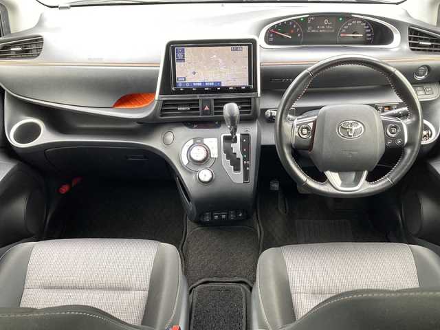 トヨタ シエンタ ファンベースG 佐賀県 2019(令1)年 6.8万km ブラックマイカ 純正9インチナビ/パノラマミックビューモニター/純正フリップダウンモニター/両側パワースライドドア/プリクラッシュセーフティ/レーンディパーチャーアラート/オートハイビーム/クリアランスソナー/リアシートリマインダー/シートヒーター/ステアリングヒーター/ステアリングリモコン/ビルトインETC/ドライブレコーダー/プッシュスタート/スマートキー