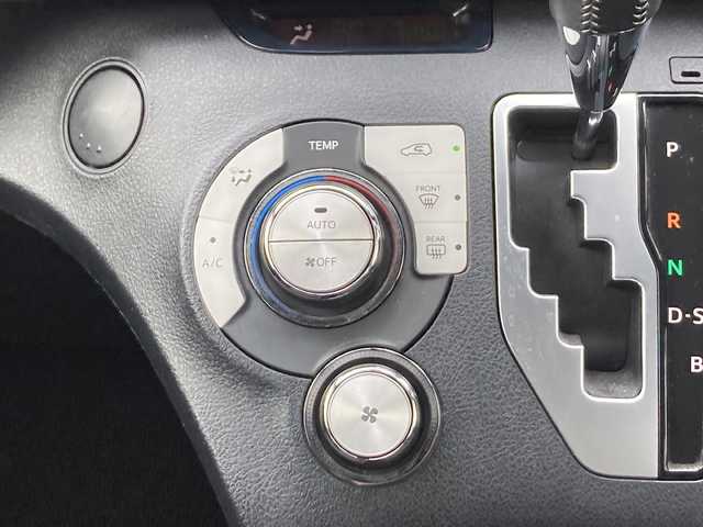 トヨタ シエンタ ファンベースG 佐賀県 2019(令1)年 6.8万km ブラックマイカ 純正9インチナビ/パノラマミックビューモニター/純正フリップダウンモニター/両側パワースライドドア/プリクラッシュセーフティ/レーンディパーチャーアラート/オートハイビーム/クリアランスソナー/リアシートリマインダー/シートヒーター/ステアリングヒーター/ステアリングリモコン/ビルトインETC/ドライブレコーダー/プッシュスタート/スマートキー