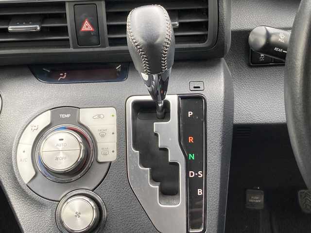 トヨタ シエンタ ファンベースG 佐賀県 2019(令1)年 6.8万km ブラックマイカ 純正9インチナビ/パノラマミックビューモニター/純正フリップダウンモニター/両側パワースライドドア/プリクラッシュセーフティ/レーンディパーチャーアラート/オートハイビーム/クリアランスソナー/リアシートリマインダー/シートヒーター/ステアリングヒーター/ステアリングリモコン/ビルトインETC/ドライブレコーダー/プッシュスタート/スマートキー