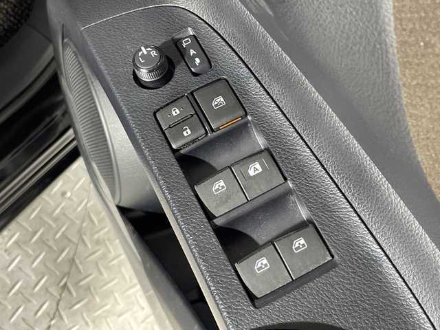 トヨタ シエンタ G クエロ 神奈川県 2019(平31)年 4.8万km ブラックマイカ トヨタセーフティセンス/・プリクラッシュセーフティ/・レーンディパーチャーアラート/・オートマチックハイビーム/純正7型ナビ/・BT/フルセグTV/CD/DVD/SD/パノラミックビューモニター/両側電動スライドドア/ETC/ハーフレザーシート/革巻きステアリング/ステアリングスイッチ/Autoライト/アイドリングストップ機能/スマートキー/プッシュスタートボタン/LEDヘッドライト/フォグランプ/シートリフター/電動格納ミラー/ウィンカーミラー/コーナーセンサー/純正フロアマット/純正ドアバイザー