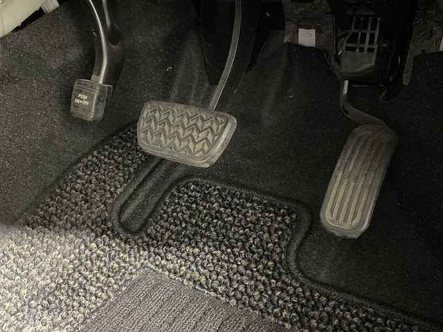 トヨタ シエンタ G クエロ 神奈川県 2019(平31)年 4.8万km ブラックマイカ トヨタセーフティセンス/・プリクラッシュセーフティ/・レーンディパーチャーアラート/・オートマチックハイビーム/純正7型ナビ/・BT/フルセグTV/CD/DVD/SD/パノラミックビューモニター/両側電動スライドドア/ETC/ハーフレザーシート/革巻きステアリング/ステアリングスイッチ/Autoライト/アイドリングストップ機能/スマートキー/プッシュスタートボタン/LEDヘッドライト/フォグランプ/シートリフター/電動格納ミラー/ウィンカーミラー/コーナーセンサー/純正フロアマット/純正ドアバイザー