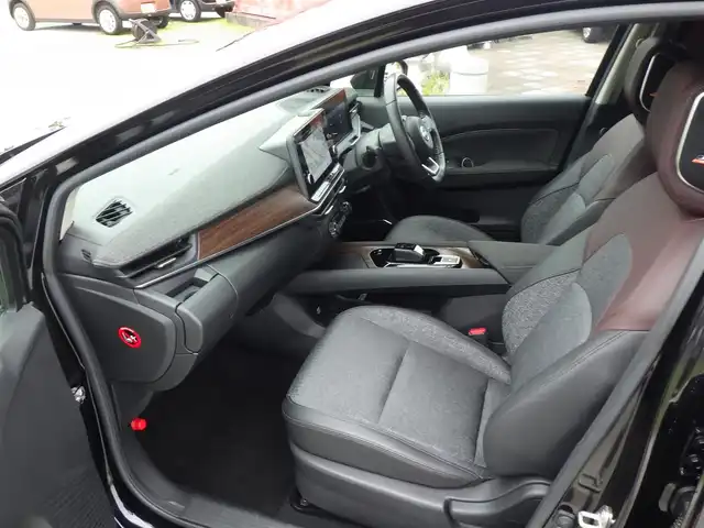 日産 オーラ G 千葉県 2021(令3)年 4.5万km 黒 エマージェンシーブレーキ/プロパイロット/インテリジェントクルーズコントロール/インテリジェントルームミラー/ハーフレザーシート/前席シートヒーター/BOSEサウンド/純正コネクトナビ/地デジTV/【Bluetooth接続】/アラウンドビューモニター/革巻きステアリング/ステアリングヒーター/ステアリングスイッチ/ETC（2.0）/LEDヘッドライト/フォグライト/ウインカーミラー/コーナーセンサー/純正17インチアルミホイル/サイド/カーテンエアバッグ/インテリジェントキー