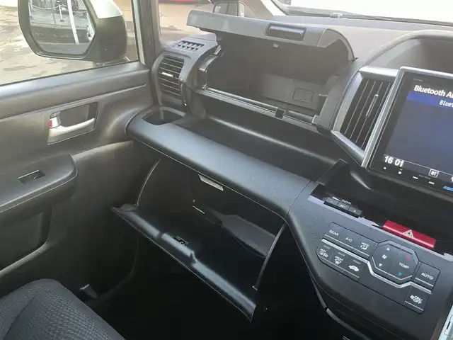 ホンダ ステップワゴン スパーダ Z 千葉県 2014(平26)年 7.6万km ホワイトオーキッドパール Gatherｓナビ/　・フルセグTV/CD/DVD/Blue Tooth/バックカメラ/両側パワスラドア/ビルトインETC/クルーズコントロール/純正フロアマット/純正16AW/パドルシフト/フォグライト/ドアバイザー/ウィンカーミラー/取説/保証書/スペアキー