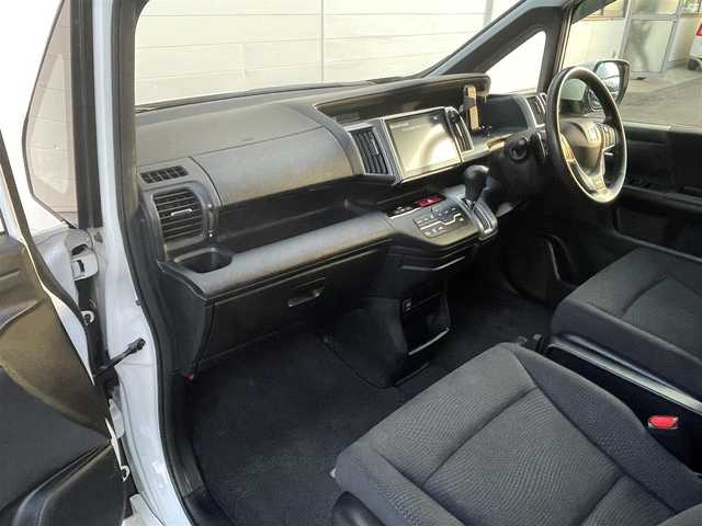 ホンダ ステップワゴン スパーダ Z 千葉県 2014(平26)年 7.6万km ホワイトオーキッドパール Gatherｓナビ/　・フルセグTV/CD/DVD/Blue Tooth/バックカメラ/両側パワスラドア/ビルトインETC/クルーズコントロール/純正フロアマット/純正16AW/パドルシフト/フォグライト/ドアバイザー/ウィンカーミラー/取説/保証書/スペアキー