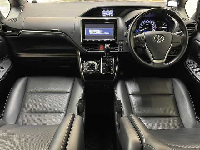 トヨタ エスクァイア Gi 新潟県 2015(平27)年 6.2万km スパークリングブラックパールクリスタルシャイン 4WD/純正9インチSDナビ(NSZT-Y64T)/CD/DVD/BT/フルセグテレビ/フロント/バックカメラ/ETC/フリップダウンモニター/ドライブレコーダー/クルーズコントロール/両側パワースライドドア/革シート/シートヒーター /ステアリングスイッチ/スマートキー/プッシュスタート/LEDヘッドライト/オートライト/オートハイビーム/フォグランプ/純正15インチアルミホイール