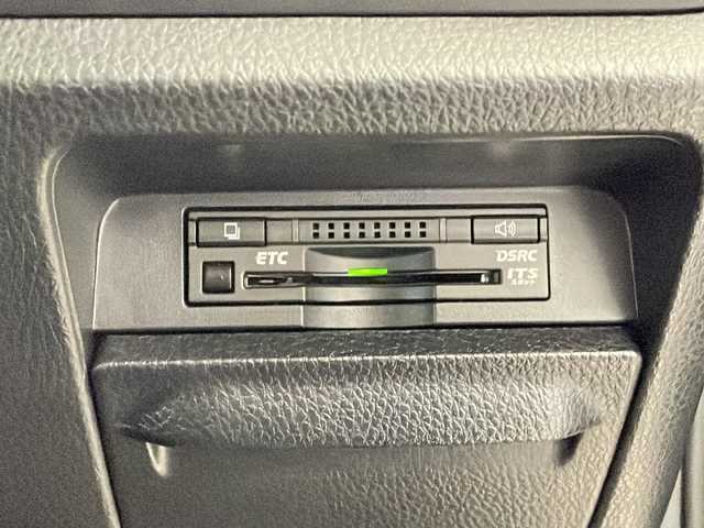 トヨタ エスクァイア Gi 新潟県 2015(平27)年 6.2万km スパークリングブラックパールクリスタルシャイン 4WD/純正9インチSDナビ(NSZT-Y64T)/CD/DVD/BT/フルセグテレビ/フロント/バックカメラ/ETC/フリップダウンモニター/ドライブレコーダー/クルーズコントロール/両側パワースライドドア/革シート/シートヒーター /ステアリングスイッチ/スマートキー/プッシュスタート/LEDヘッドライト/オートライト/オートハイビーム/フォグランプ/純正15インチアルミホイール