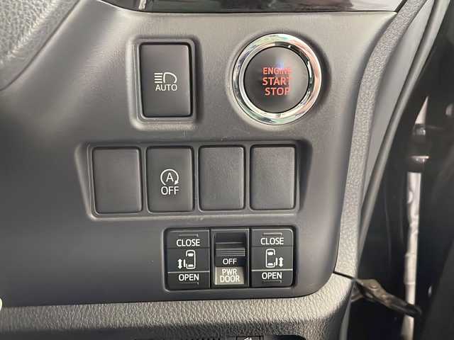 トヨタ エスクァイア Gi 新潟県 2015(平27)年 6.2万km スパークリングブラックパールクリスタルシャイン 4WD/純正9インチSDナビ(NSZT-Y64T)/CD/DVD/BT/フルセグテレビ/フロント/バックカメラ/ETC/フリップダウンモニター/ドライブレコーダー/クルーズコントロール/両側パワースライドドア/革シート/シートヒーター /ステアリングスイッチ/スマートキー/プッシュスタート/LEDヘッドライト/オートライト/オートハイビーム/フォグランプ/純正15インチアルミホイール