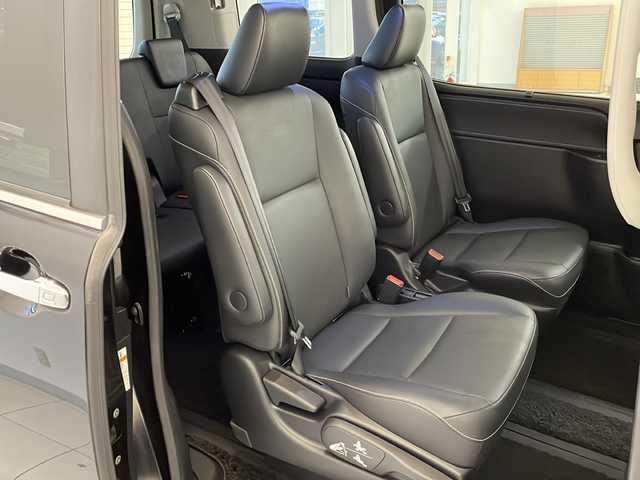 トヨタ エスクァイア Gi 新潟県 2015(平27)年 6.2万km スパークリングブラックパールクリスタルシャイン 4WD/純正9インチSDナビ(NSZT-Y64T)/CD/DVD/BT/フルセグテレビ/フロント/バックカメラ/ETC/フリップダウンモニター/ドライブレコーダー/クルーズコントロール/両側パワースライドドア/革シート/シートヒーター /ステアリングスイッチ/スマートキー/プッシュスタート/LEDヘッドライト/オートライト/オートハイビーム/フォグランプ/純正15インチアルミホイール