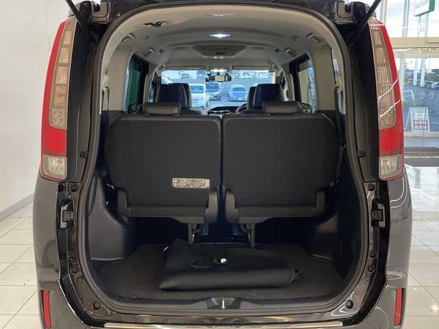 トヨタ エスクァイア Gi 新潟県 2015(平27)年 6.2万km スパークリングブラックパールクリスタルシャイン 4WD/純正9インチSDナビ(NSZT-Y64T)/CD/DVD/BT/フルセグテレビ/フロント/バックカメラ/ETC/フリップダウンモニター/ドライブレコーダー/クルーズコントロール/両側パワースライドドア/革シート/シートヒーター /ステアリングスイッチ/スマートキー/プッシュスタート/LEDヘッドライト/オートライト/オートハイビーム/フォグランプ/純正15インチアルミホイール