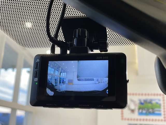 トヨタ エスクァイア Gi 新潟県 2015(平27)年 6.2万km スパークリングブラックパールクリスタルシャイン 4WD/純正9インチSDナビ(NSZT-Y64T)/CD/DVD/BT/フルセグテレビ/フロント/バックカメラ/ETC/フリップダウンモニター/ドライブレコーダー/クルーズコントロール/両側パワースライドドア/革シート/シートヒーター /ステアリングスイッチ/スマートキー/プッシュスタート/LEDヘッドライト/オートライト/オートハイビーム/フォグランプ/純正15インチアルミホイール