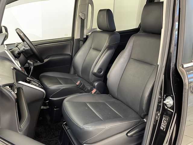 トヨタ エスクァイア Gi 新潟県 2015(平27)年 6.2万km スパークリングブラックパールクリスタルシャイン 4WD/純正9インチSDナビ(NSZT-Y64T)/CD/DVD/BT/フルセグテレビ/フロント/バックカメラ/ETC/フリップダウンモニター/ドライブレコーダー/クルーズコントロール/両側パワースライドドア/革シート/シートヒーター /ステアリングスイッチ/スマートキー/プッシュスタート/LEDヘッドライト/オートライト/オートハイビーム/フォグランプ/純正15インチアルミホイール