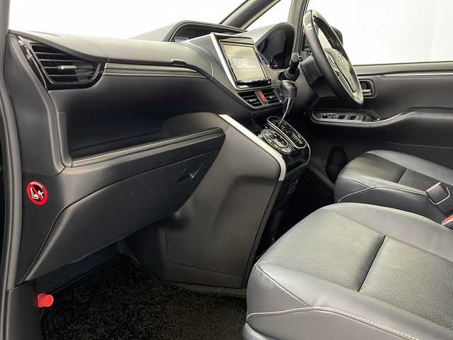 トヨタ エスクァイア Gi 新潟県 2015(平27)年 6.2万km スパークリングブラックパールクリスタルシャイン 4WD/純正9インチSDナビ(NSZT-Y64T)/CD/DVD/BT/フルセグテレビ/フロント/バックカメラ/ETC/フリップダウンモニター/ドライブレコーダー/クルーズコントロール/両側パワースライドドア/革シート/シートヒーター /ステアリングスイッチ/スマートキー/プッシュスタート/LEDヘッドライト/オートライト/オートハイビーム/フォグランプ/純正15インチアルミホイール