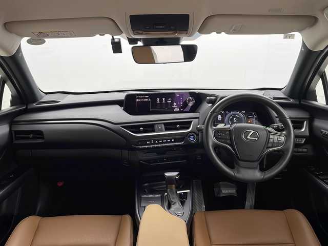 レクサス ＵＸ 250h バージョンC 愛知県 2020(令2)年 3.8万km ソニックチタニウム 純正メーカーナビ/AM/FM/CD/DVD/サウンドライブラリ/SD/USB/BT/Miracast/AUX/フルセグTV/バックカメラ/ビルトインETC/前列オートシートヒーター/オートステアリングヒーター/本革シート（茶革）/D/N席パワーシート/D席シートメモリー/レクサスセーフティシステム+/PCS/LTA/LDA/AHB/AHS/ACC/RSA/TMN/BSM/PKSA/パドルシフト/ステアリングスイッチ/本革巻きステアリング/電動格納ウィンカーミラー/USB充電ポート/type-C充電ポート/ブレーキオートホールド/17インチ純正アルミホイール/LEDオートヘッドライト/LEDフォグライト/パワーバックドア/純正フロアマット/ドライブレコーダー/スペアカードキー
