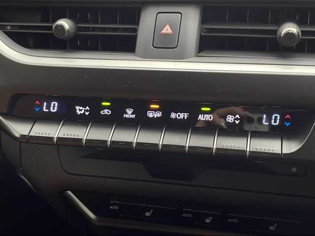 レクサス ＵＸ 250h バージョンC 愛知県 2020(令2)年 3.8万km ソニックチタニウム 純正メーカーナビ/AM/FM/CD/DVD/サウンドライブラリ/SD/USB/BT/Miracast/AUX/フルセグTV/バックカメラ/ビルトインETC/前列オートシートヒーター/オートステアリングヒーター/本革シート（茶革）/D/N席パワーシート/D席シートメモリー/レクサスセーフティシステム+/PCS/LTA/LDA/AHB/AHS/ACC/RSA/TMN/BSM/PKSA/パドルシフト/ステアリングスイッチ/本革巻きステアリング/電動格納ウィンカーミラー/USB充電ポート/type-C充電ポート/ブレーキオートホールド/17インチ純正アルミホイール/LEDオートヘッドライト/LEDフォグライト/パワーバックドア/純正フロアマット/ドライブレコーダー/スペアカードキー