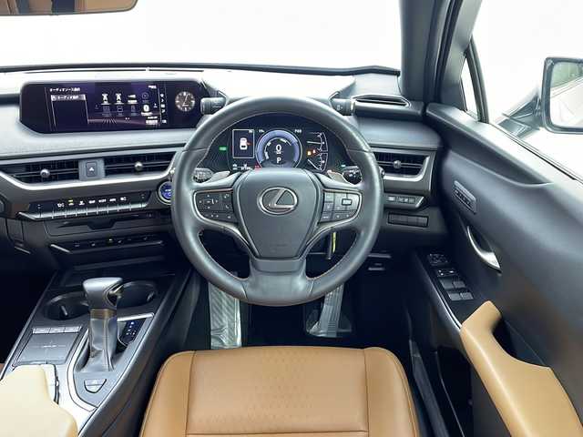 レクサス ＵＸ 250h バージョンC 愛知県 2020(令2)年 3.8万km ソニックチタニウム 純正メーカーナビ/AM/FM/CD/DVD/サウンドライブラリ/SD/USB/BT/Miracast/AUX/フルセグTV/バックカメラ/ビルトインETC/前列オートシートヒーター/オートステアリングヒーター/本革シート（茶革）/D/N席パワーシート/D席シートメモリー/レクサスセーフティシステム+/PCS/LTA/LDA/AHB/AHS/ACC/RSA/TMN/BSM/PKSA/パドルシフト/ステアリングスイッチ/本革巻きステアリング/電動格納ウィンカーミラー/USB充電ポート/type-C充電ポート/ブレーキオートホールド/17インチ純正アルミホイール/LEDオートヘッドライト/LEDフォグライト/パワーバックドア/純正フロアマット/ドライブレコーダー/スペアカードキー