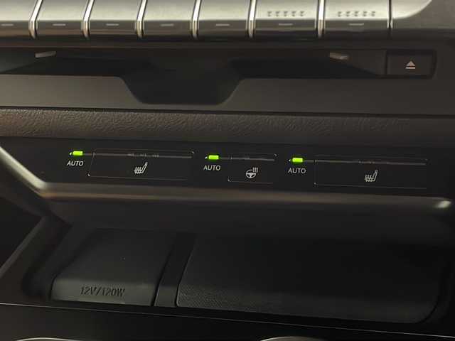 レクサス ＵＸ 250h バージョンC 愛知県 2020(令2)年 3.8万km ソニックチタニウム 純正メーカーナビ/AM/FM/CD/DVD/サウンドライブラリ/SD/USB/BT/Miracast/AUX/フルセグTV/バックカメラ/ビルトインETC/前列オートシートヒーター/オートステアリングヒーター/本革シート（茶革）/D/N席パワーシート/D席シートメモリー/レクサスセーフティシステム+/PCS/LTA/LDA/AHB/AHS/ACC/RSA/TMN/BSM/PKSA/パドルシフト/ステアリングスイッチ/本革巻きステアリング/電動格納ウィンカーミラー/USB充電ポート/type-C充電ポート/ブレーキオートホールド/17インチ純正アルミホイール/LEDオートヘッドライト/LEDフォグライト/パワーバックドア/純正フロアマット/ドライブレコーダー/スペアカードキー