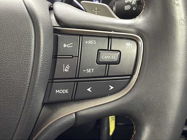 レクサス ＵＸ 250h バージョンC 愛知県 2020(令2)年 3.8万km ソニックチタニウム 純正メーカーナビ/AM/FM/CD/DVD/サウンドライブラリ/SD/USB/BT/Miracast/AUX/フルセグTV/バックカメラ/ビルトインETC/前列オートシートヒーター/オートステアリングヒーター/本革シート（茶革）/D/N席パワーシート/D席シートメモリー/レクサスセーフティシステム+/PCS/LTA/LDA/AHB/AHS/ACC/RSA/TMN/BSM/PKSA/パドルシフト/ステアリングスイッチ/本革巻きステアリング/電動格納ウィンカーミラー/USB充電ポート/type-C充電ポート/ブレーキオートホールド/17インチ純正アルミホイール/LEDオートヘッドライト/LEDフォグライト/パワーバックドア/純正フロアマット/ドライブレコーダー/スペアカードキー