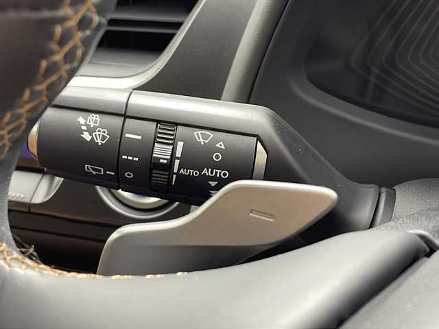 レクサス ＵＸ 250h バージョンC 愛知県 2020(令2)年 3.8万km ソニックチタニウム 純正メーカーナビ/AM/FM/CD/DVD/サウンドライブラリ/SD/USB/BT/Miracast/AUX/フルセグTV/バックカメラ/ビルトインETC/前列オートシートヒーター/オートステアリングヒーター/本革シート（茶革）/D/N席パワーシート/D席シートメモリー/レクサスセーフティシステム+/PCS/LTA/LDA/AHB/AHS/ACC/RSA/TMN/BSM/PKSA/パドルシフト/ステアリングスイッチ/本革巻きステアリング/電動格納ウィンカーミラー/USB充電ポート/type-C充電ポート/ブレーキオートホールド/17インチ純正アルミホイール/LEDオートヘッドライト/LEDフォグライト/パワーバックドア/純正フロアマット/ドライブレコーダー/スペアカードキー