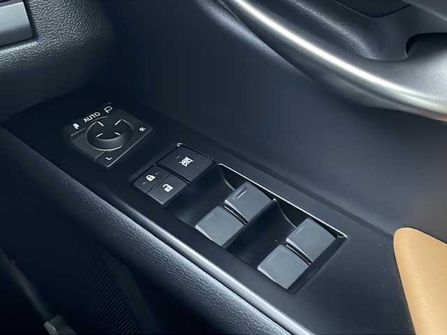 レクサス ＵＸ 250h バージョンC 愛知県 2020(令2)年 3.8万km ソニックチタニウム 純正メーカーナビ/AM/FM/CD/DVD/サウンドライブラリ/SD/USB/BT/Miracast/AUX/フルセグTV/バックカメラ/ビルトインETC/前列オートシートヒーター/オートステアリングヒーター/本革シート（茶革）/D/N席パワーシート/D席シートメモリー/レクサスセーフティシステム+/PCS/LTA/LDA/AHB/AHS/ACC/RSA/TMN/BSM/PKSA/パドルシフト/ステアリングスイッチ/本革巻きステアリング/電動格納ウィンカーミラー/USB充電ポート/type-C充電ポート/ブレーキオートホールド/17インチ純正アルミホイール/LEDオートヘッドライト/LEDフォグライト/パワーバックドア/純正フロアマット/ドライブレコーダー/スペアカードキー