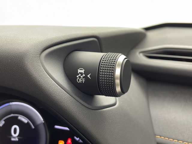 レクサス ＵＸ 250h バージョンC 愛知県 2020(令2)年 3.8万km ソニックチタニウム 純正メーカーナビ/AM/FM/CD/DVD/サウンドライブラリ/SD/USB/BT/Miracast/AUX/フルセグTV/バックカメラ/ビルトインETC/前列オートシートヒーター/オートステアリングヒーター/本革シート（茶革）/D/N席パワーシート/D席シートメモリー/レクサスセーフティシステム+/PCS/LTA/LDA/AHB/AHS/ACC/RSA/TMN/BSM/PKSA/パドルシフト/ステアリングスイッチ/本革巻きステアリング/電動格納ウィンカーミラー/USB充電ポート/type-C充電ポート/ブレーキオートホールド/17インチ純正アルミホイール/LEDオートヘッドライト/LEDフォグライト/パワーバックドア/純正フロアマット/ドライブレコーダー/スペアカードキー