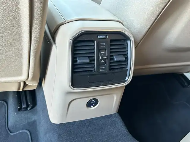 ポルシェ マカン 茨城県 2019(令1)年 5万km ヴァルカノグレーメタリック 後期型 /ワンオ-ナ- /360度カメラ /衝突軽減B /ACC /LKA /BSM /ベ-ジュ革シ-ト /シ-トヒ-タ- /パワーシート /パワーテールゲート /純正ナビ /BT/USB /ポルシェコネクト /LEDヘッドライト /純正18インチAW /ETC2.0 /前後ドラレコ /禁煙車