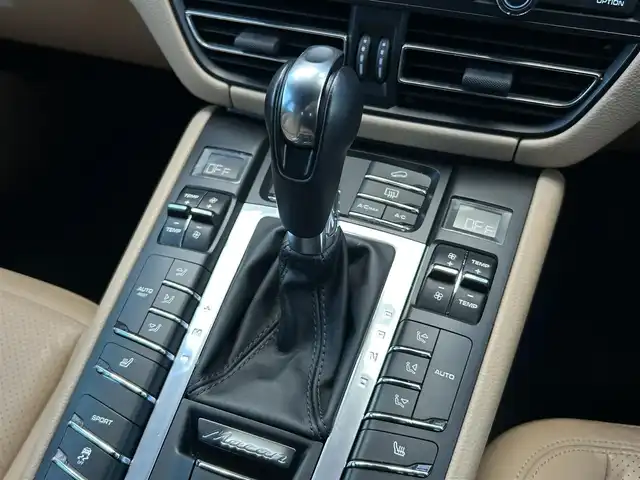 ポルシェ マカン 茨城県 2019(令1)年 5万km ヴァルカノグレーメタリック 後期型 /ワンオ-ナ- /360度カメラ /衝突軽減B /ACC /LKA /BSM /ベ-ジュ革シ-ト /シ-トヒ-タ- /パワーシート /パワーテールゲート /純正ナビ /BT/USB /ポルシェコネクト /LEDヘッドライト /純正18インチAW /ETC2.0 /前後ドラレコ /禁煙車