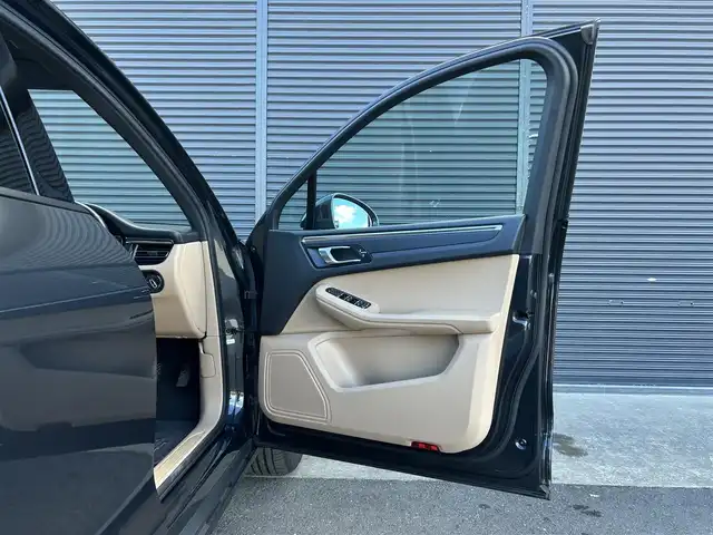 ポルシェ マカン 茨城県 2019(令1)年 5万km ヴァルカノグレーメタリック 後期型 /ワンオ-ナ- /360度カメラ /衝突軽減B /ACC /LKA /BSM /ベ-ジュ革シ-ト /シ-トヒ-タ- /パワーシート /パワーテールゲート /純正ナビ /BT/USB /ポルシェコネクト /LEDヘッドライト /純正18インチAW /ETC2.0 /前後ドラレコ /禁煙車