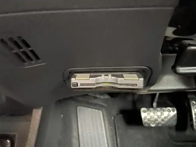 ホンダ ヴェゼル S 三重県 2014(平26)年 14万km ホワイトオーキッドパール 登録時139966km/禁煙車/ハーフレザーシート/純正ナビ/（AM/FM/TV/Bluetooth/CD/DVD）/ワンセグＴＶ/バックカメラ/ＥＴＣ/クルーズコントロール/ステアリングスイッチ/パドルシフト/アイドリングストップ/前後ドラレコ/純正フロアマット/スペアキー/オートライト