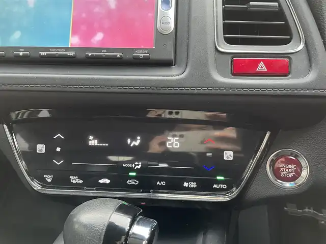 ホンダ ヴェゼル S 三重県 2014(平26)年 14万km ホワイトオーキッドパール 登録時139966km/禁煙車/ハーフレザーシート/純正ナビ/（AM/FM/TV/Bluetooth/CD/DVD）/ワンセグＴＶ/バックカメラ/ＥＴＣ/クルーズコントロール/ステアリングスイッチ/パドルシフト/アイドリングストップ/前後ドラレコ/純正フロアマット/スペアキー/オートライト